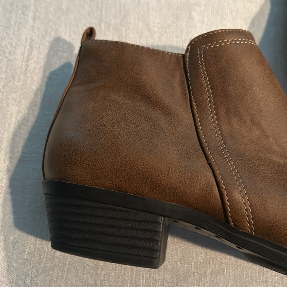Sugar Womens Ankle Booties Light Brown W/ White Stitching Size 6 View 2